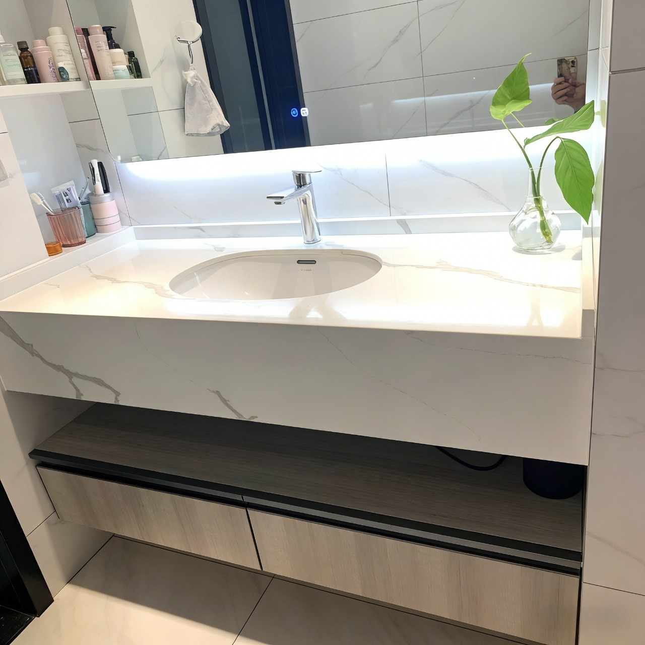 Family restroom quartz stone yuandastone.jpeg