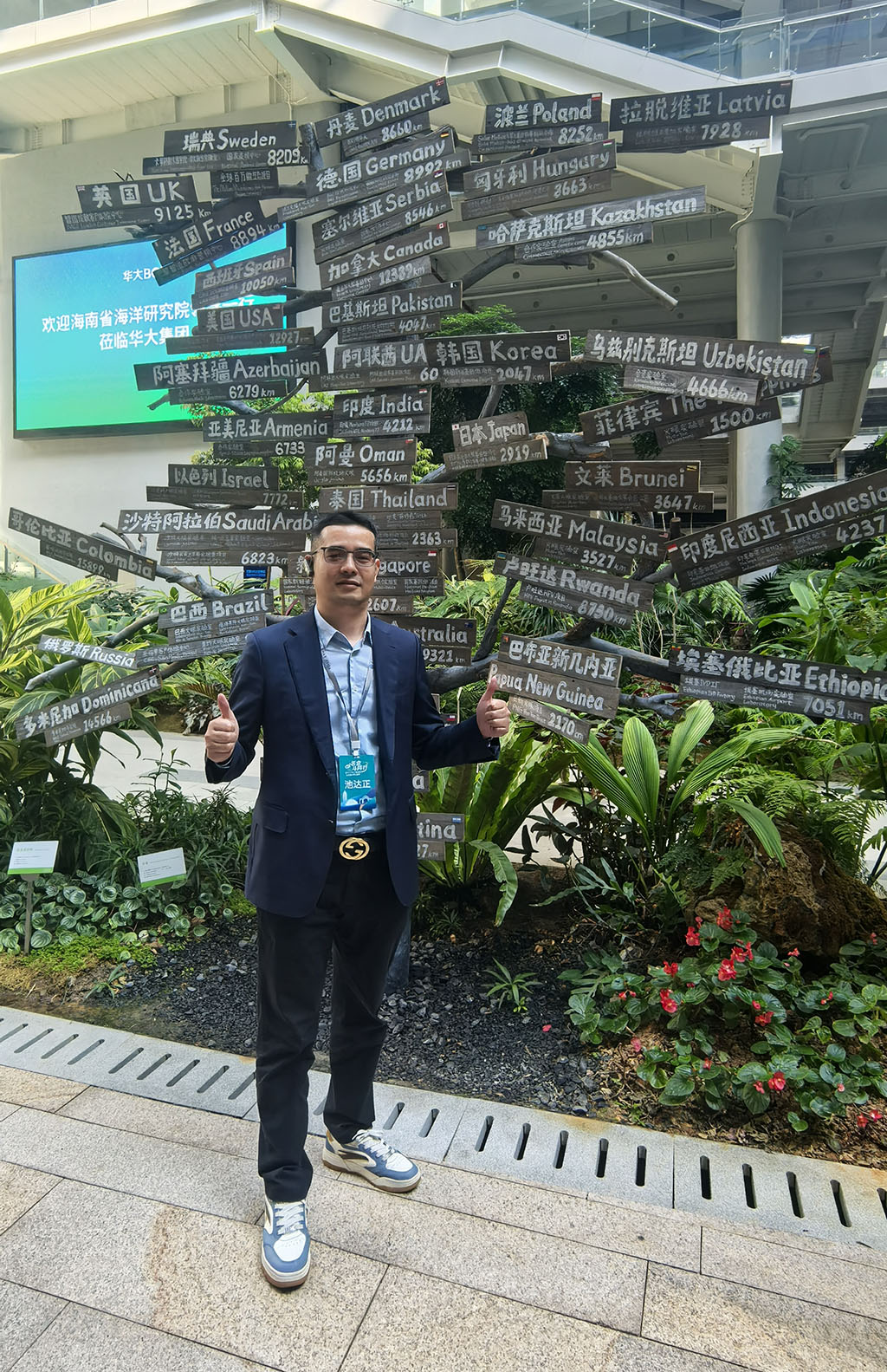 Dawson Chi, Xiamen University EMBA student, visiting BGI headquarters during a corporate study tour.jpg