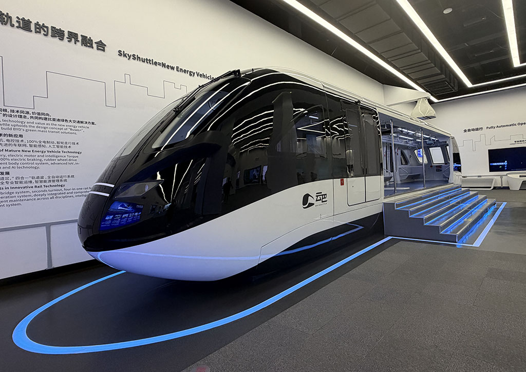 Dawson Chi viewing the BYD SkyRail cabin and train head during an XMU EMBA study visit to BYD headquarters.jpg